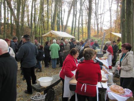 Sprejem gostov iz Velikih Lašč in dvig zastave v čast Šafarskemu v okviru vseslovenske akcije Moja dežela-lepa in gostoljubna